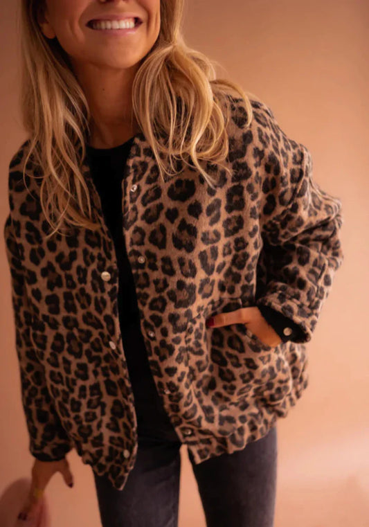 LEONA™ | Leopardmönstrad bomberjacka